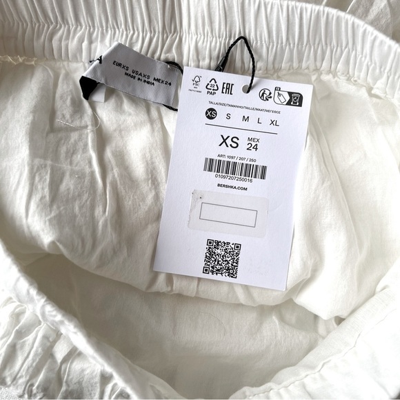 🚩ASOS - Bershka Poplin Volume Mini Skirt - White - Size XS - NWT - Picture 6 of 6